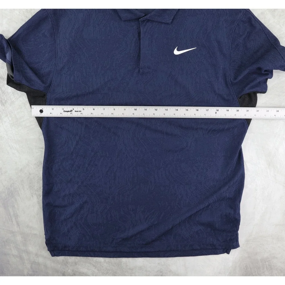Nike neck flaws